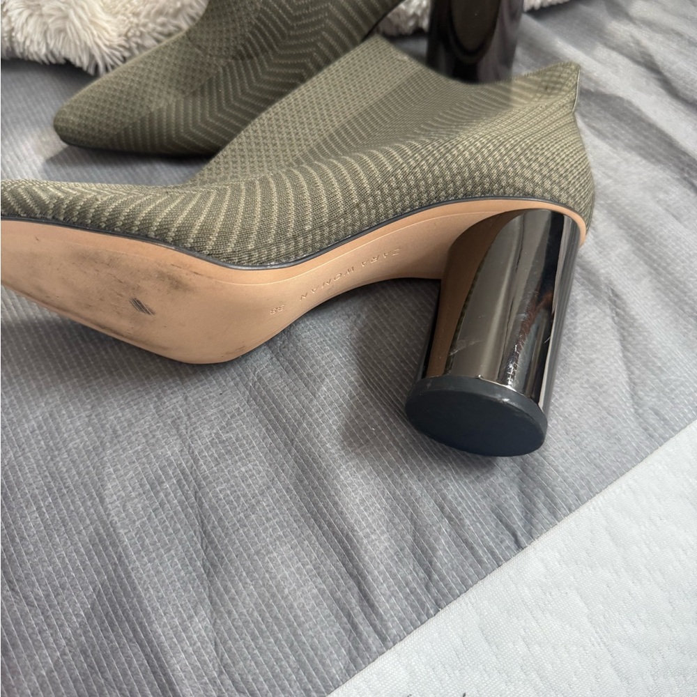 Stylish Herringbone Pattern Boots - image 6